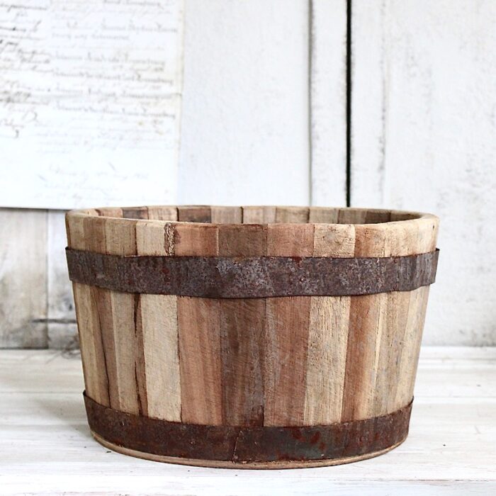 Holzwanne Kübel braun in rund Blumenkübel mit Eisen und Patina