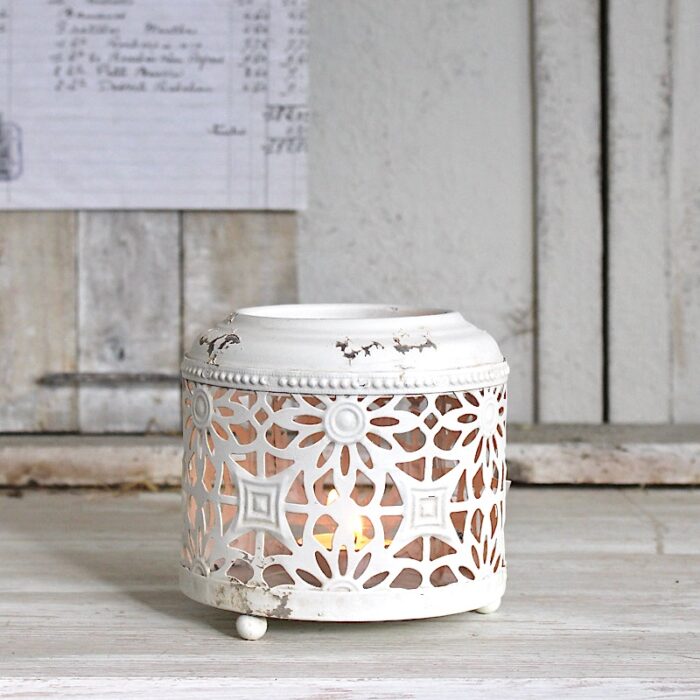 Windlicht Verzierungen Eisen in Antik Cream rund mit Kugelfüße im Shabby Chic