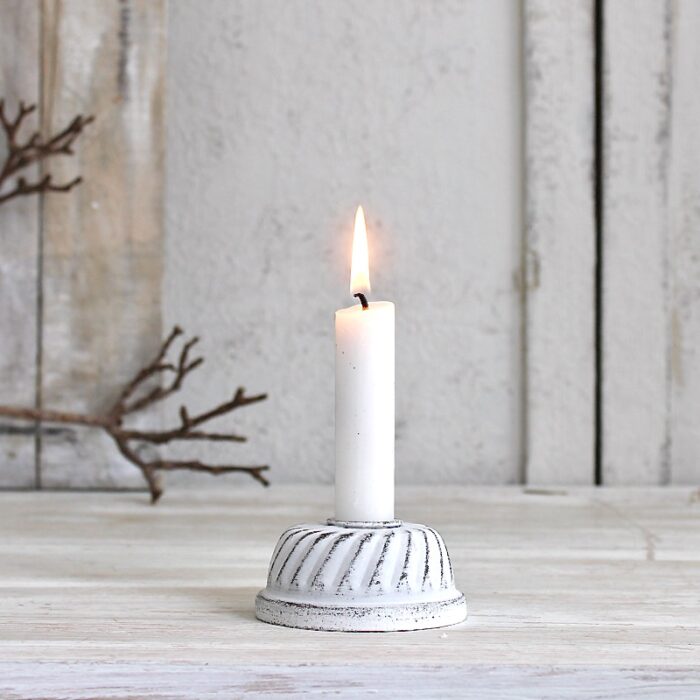 Kerzenhalter Backform Weiss aus Eisen im Shabby Chic
