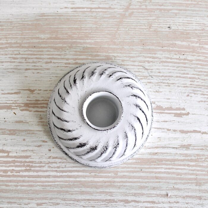 Kerzenhalter Backform Weiss aus Eisen im Shabby Chic