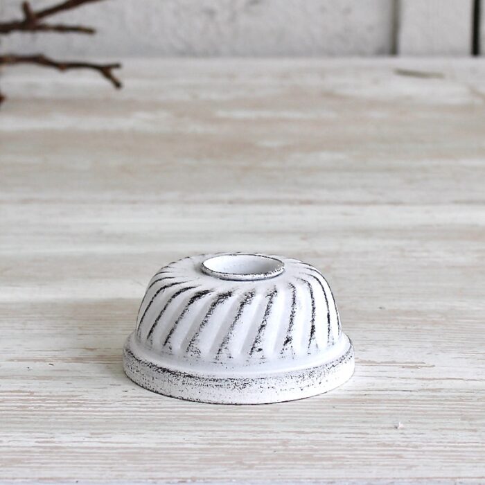 Kerzenhalter Backform Weiss aus Eisen im Shabby Chic