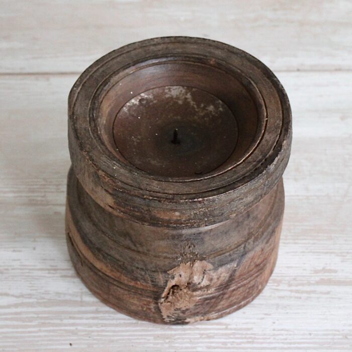 Holz-Kerzenhalter No6 rund aus recyceltem Holz in Braun